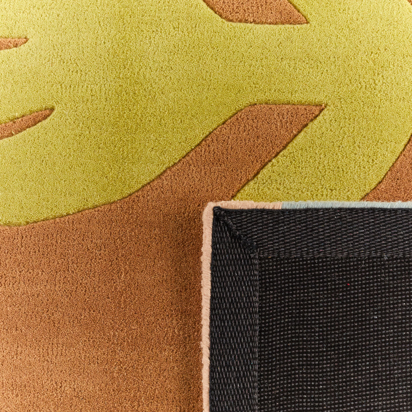 PANTONE - Tapis en laine fait main RAYON TENDRE à motif aztèque