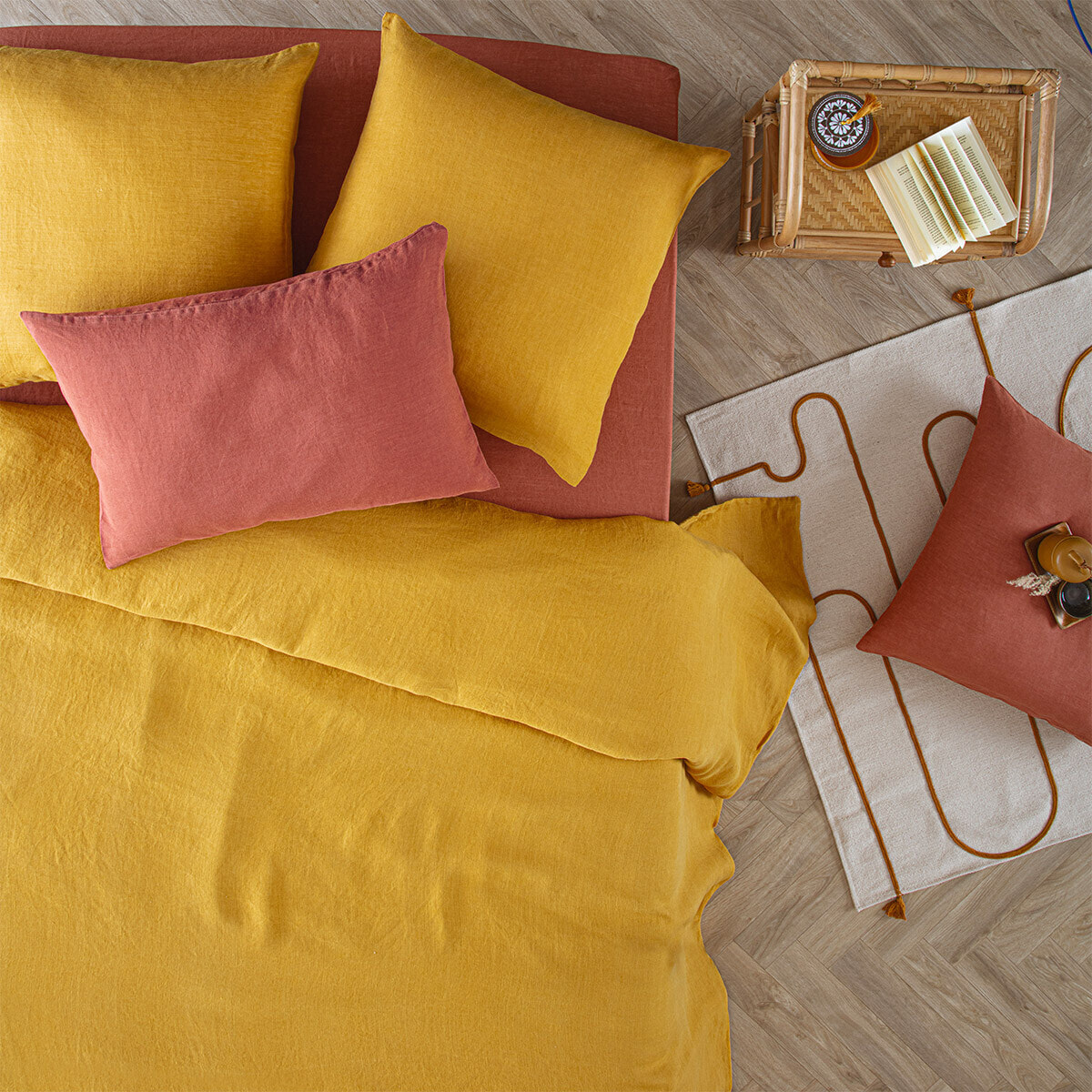 Taie d'oreiller "Linah" - jaune ocre - lin lavé 65x65 cm