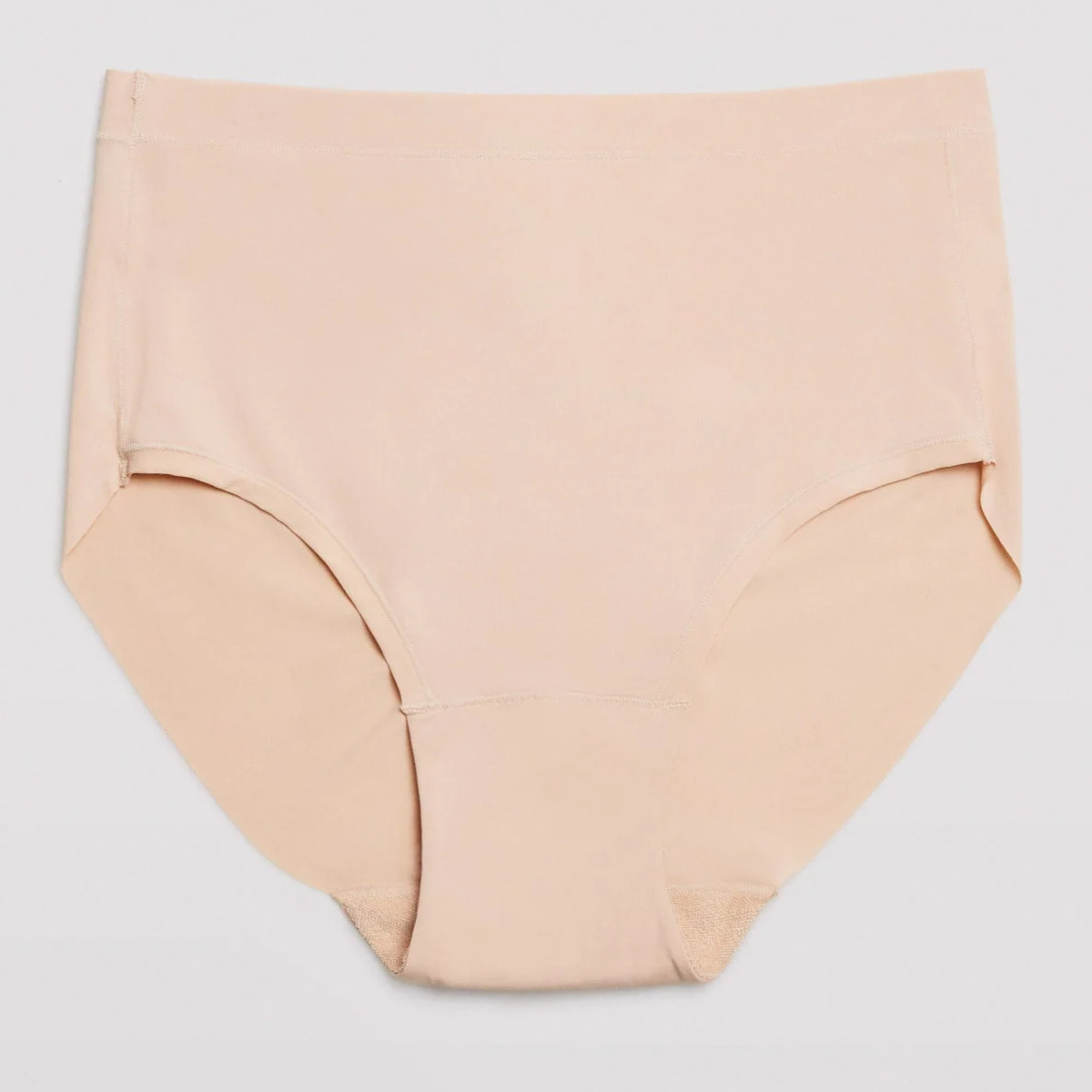 Slip a vita alta con finiture nude invisibili