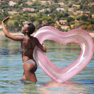 Galleggiante a forma di cuore da 120 cm, rifinito con glitter.