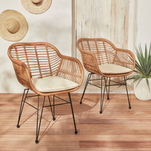 Lot de deux fauteuils effet rotin- résine et métal noir. style colonial. assise beige