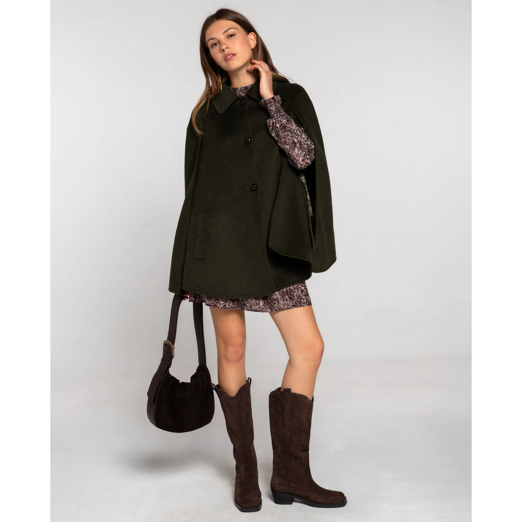 Bolso hobo marrón efecto ante con frunce y asa regulable