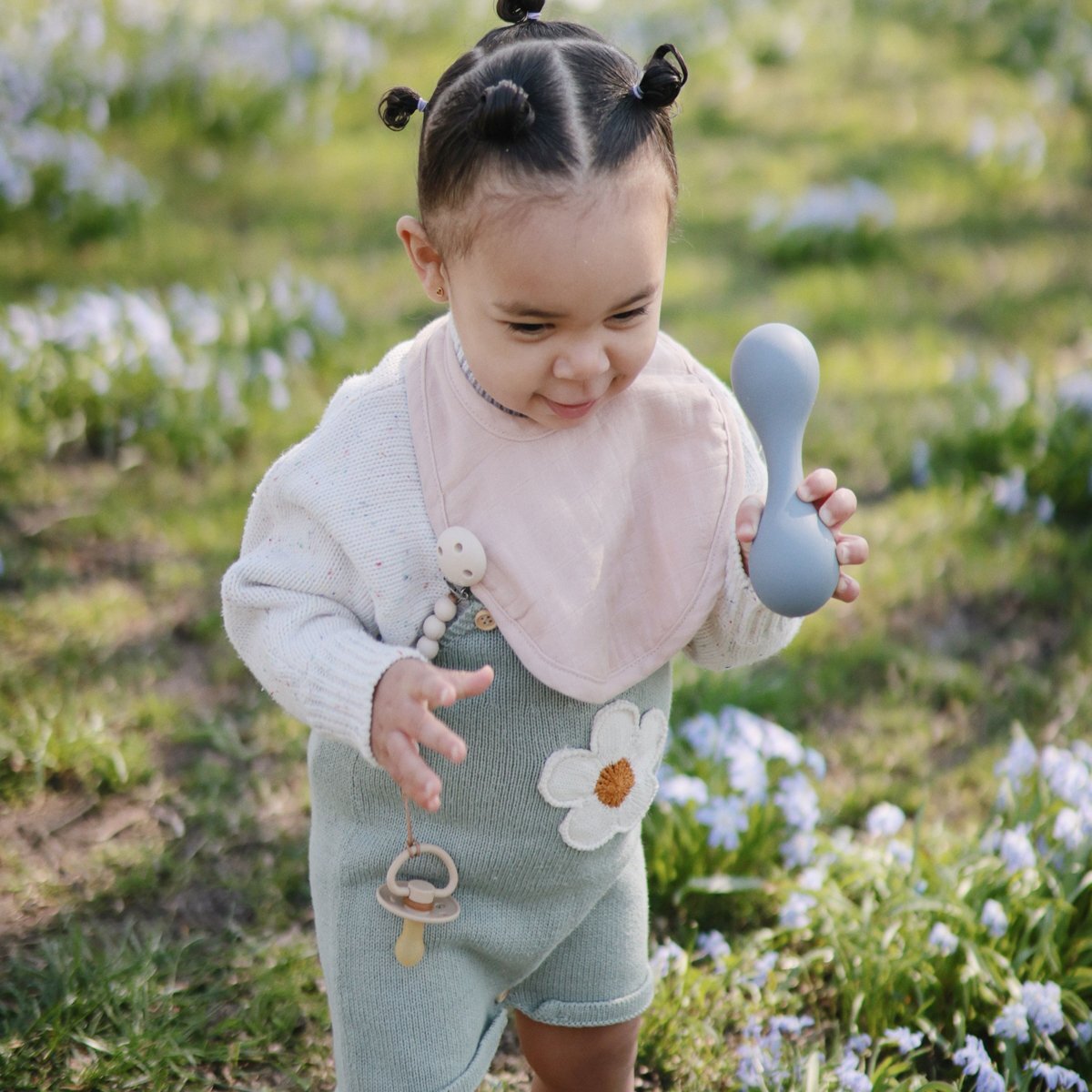 Mushie Sonajero Silicona Bebé Solid