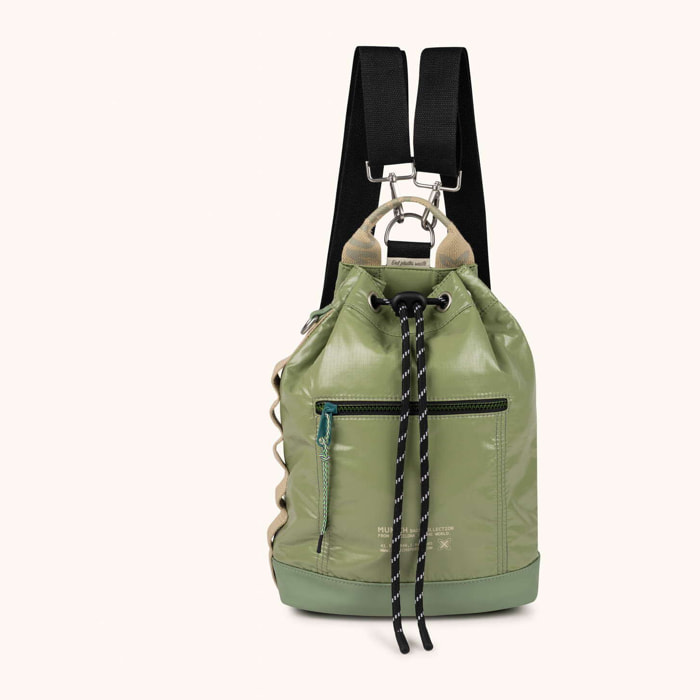 Mochila Saco Adaptable en Poliamida Reciclada DEEP RECYCLED DRAWSTRING BACKPACK KHAKI