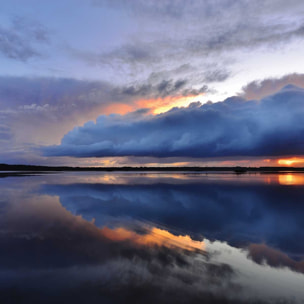 Affiche photo bleue reflets d'eau Affiche sous cadre bois