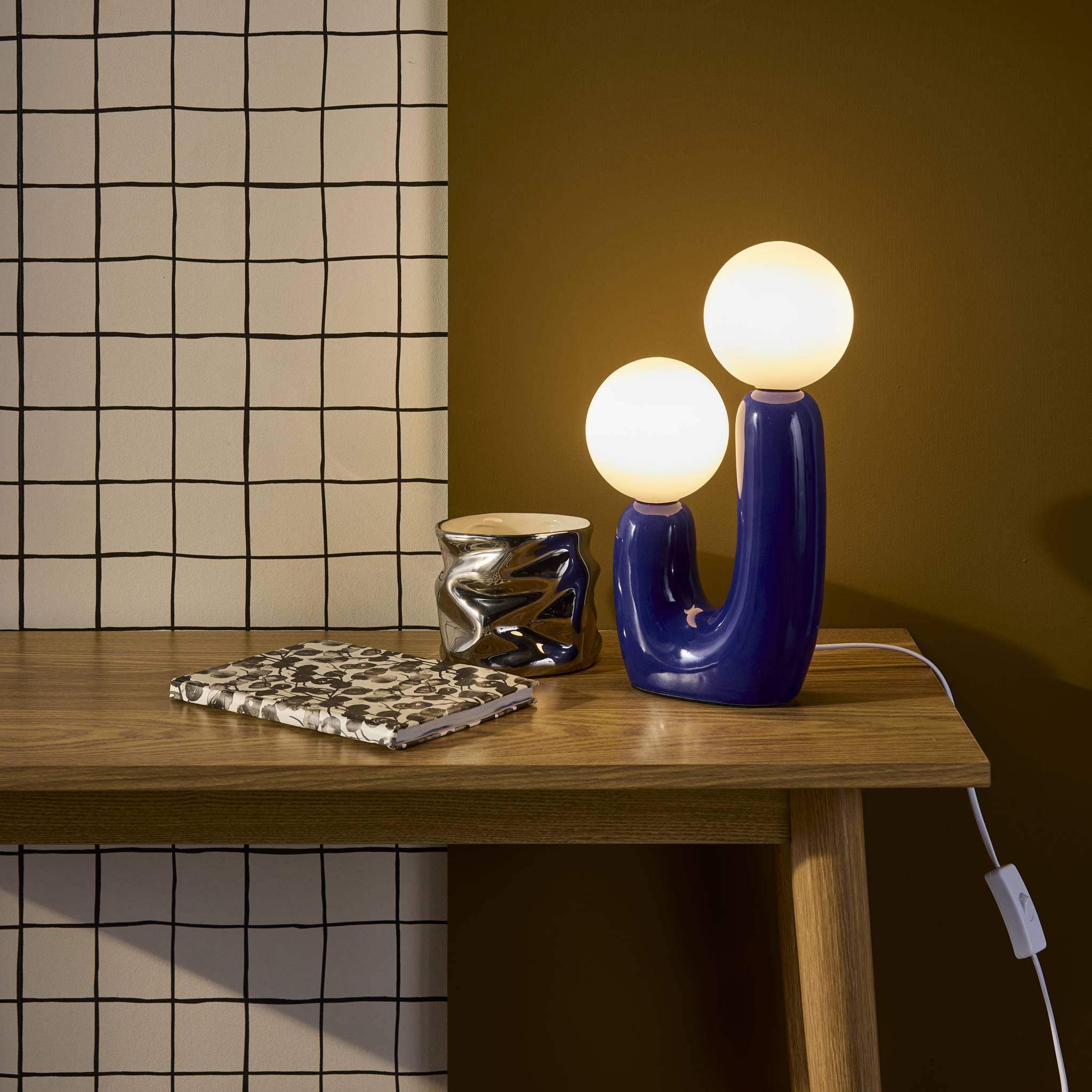Lampe de table organique céramique bleu et verre blanc H 31cm - Deva