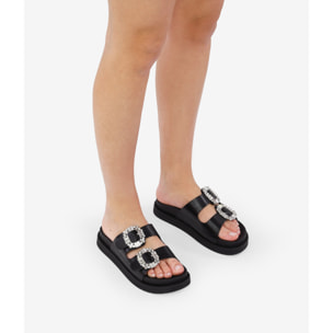 Sandalias negras con hebillas brillantes