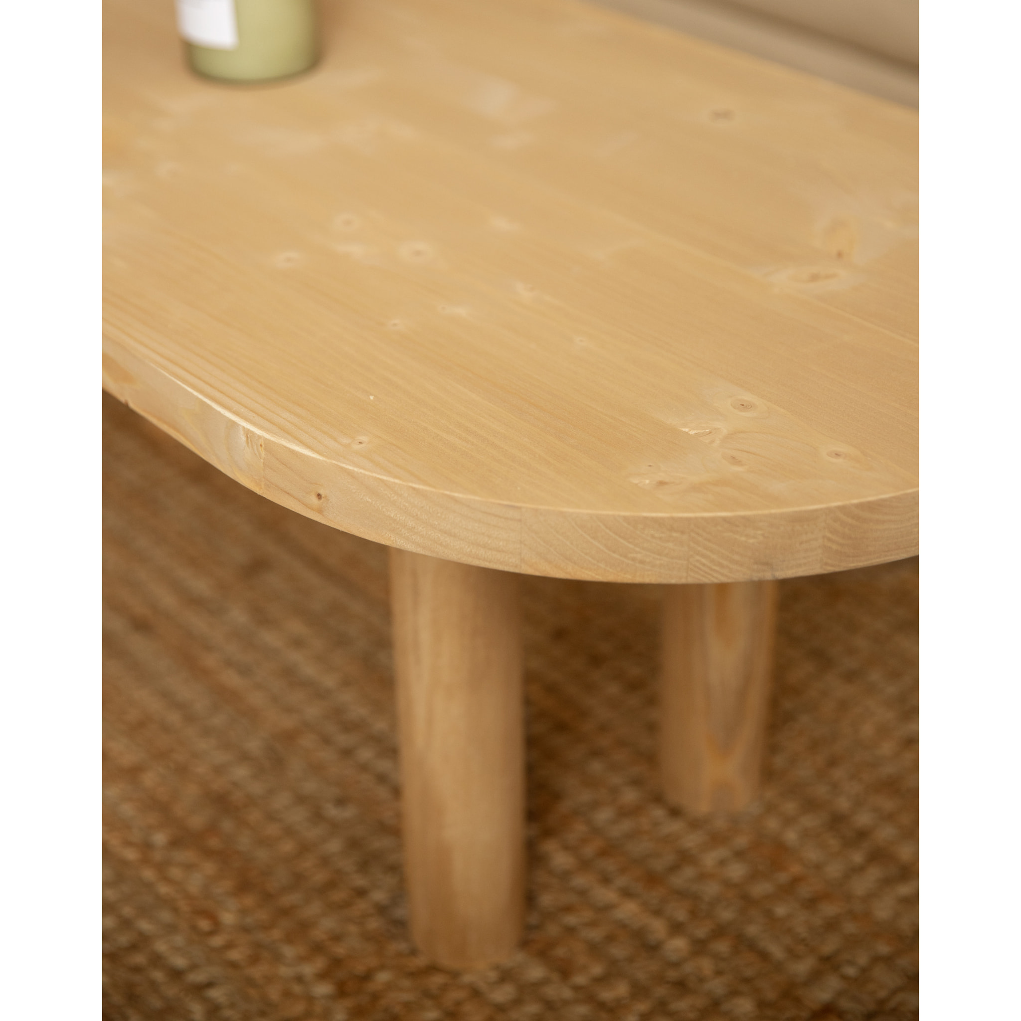 Table basse ovale en bois massif en teinte chêne moyen de 40x120cm Hauteur: 40 Longueur: 120 Largeur: 50