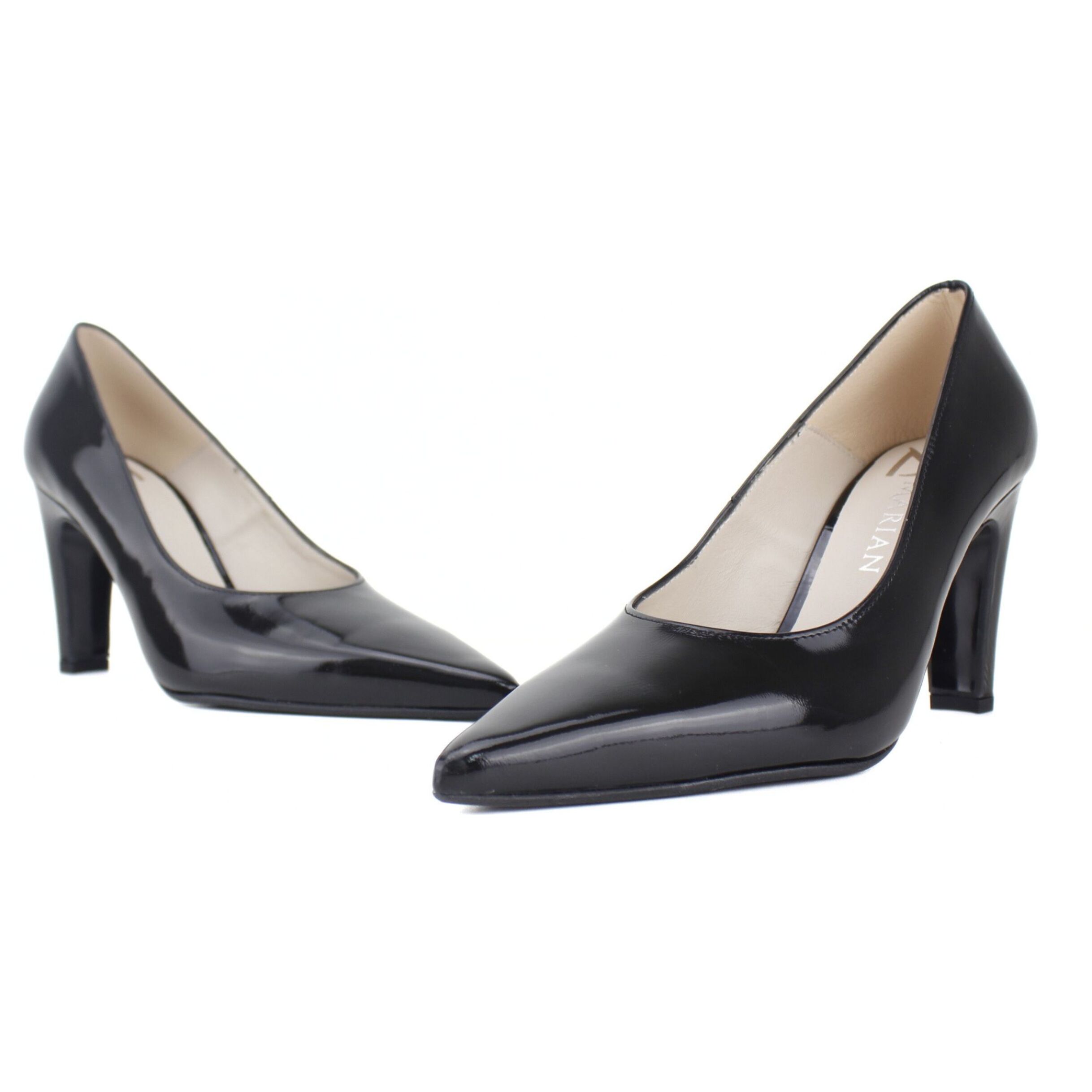 Zapato de salón de piel juliet color negro con tacón de 9 cm