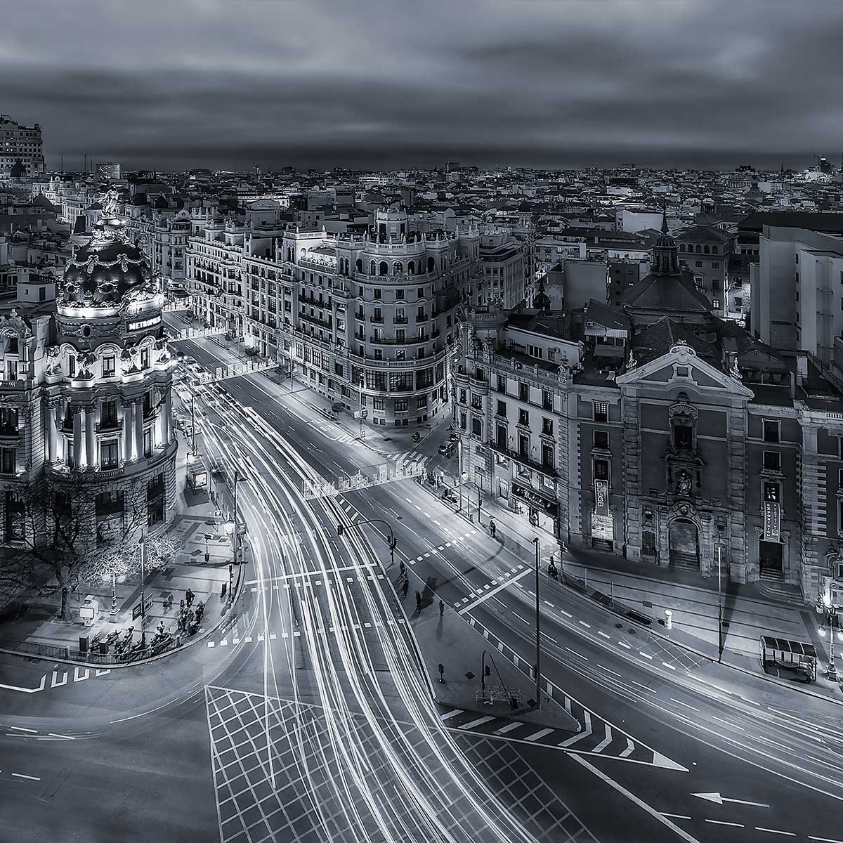 Affiche madrid city lights Affiche + cadre en bois - Noir