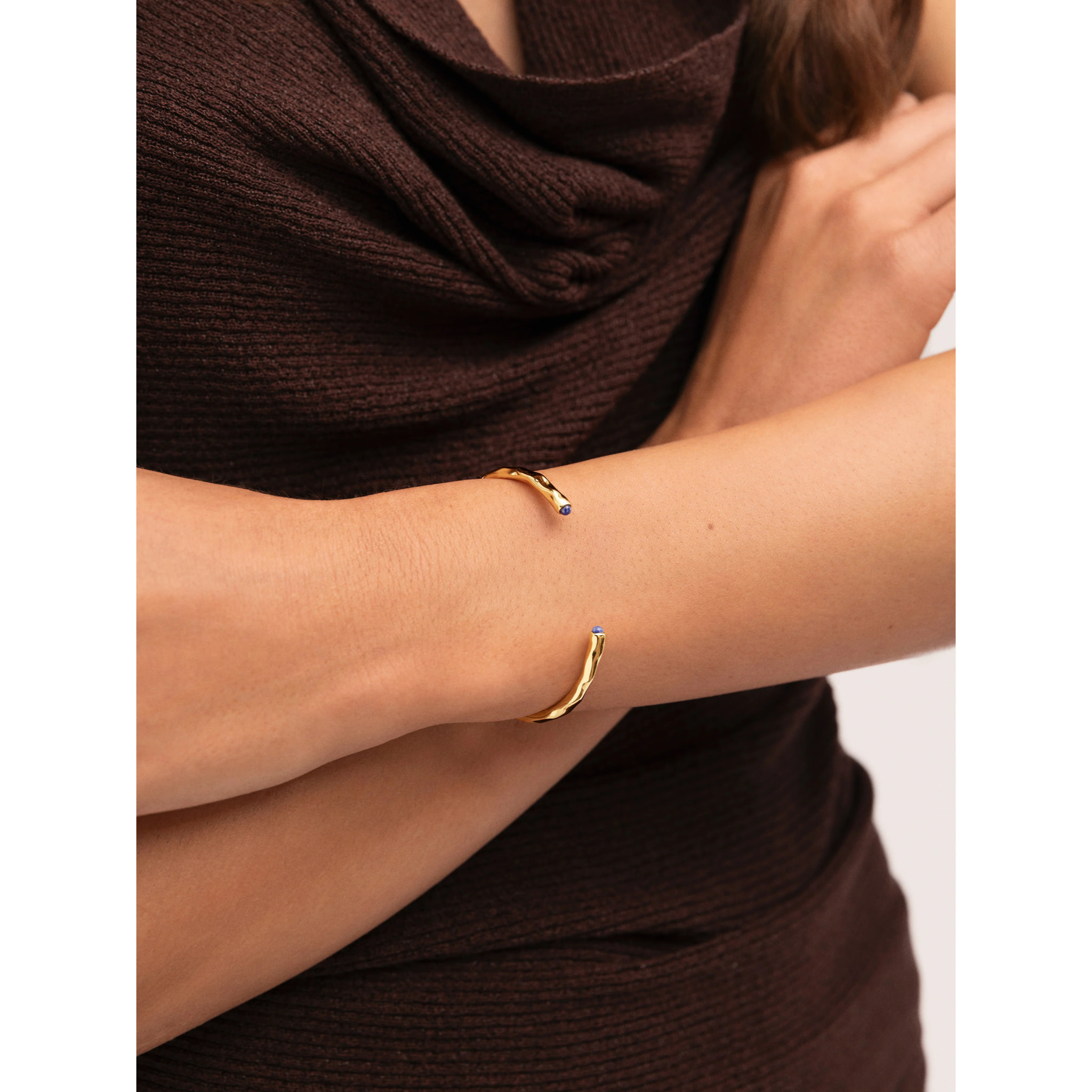 Brazalete Cane Cianita Baño Oro