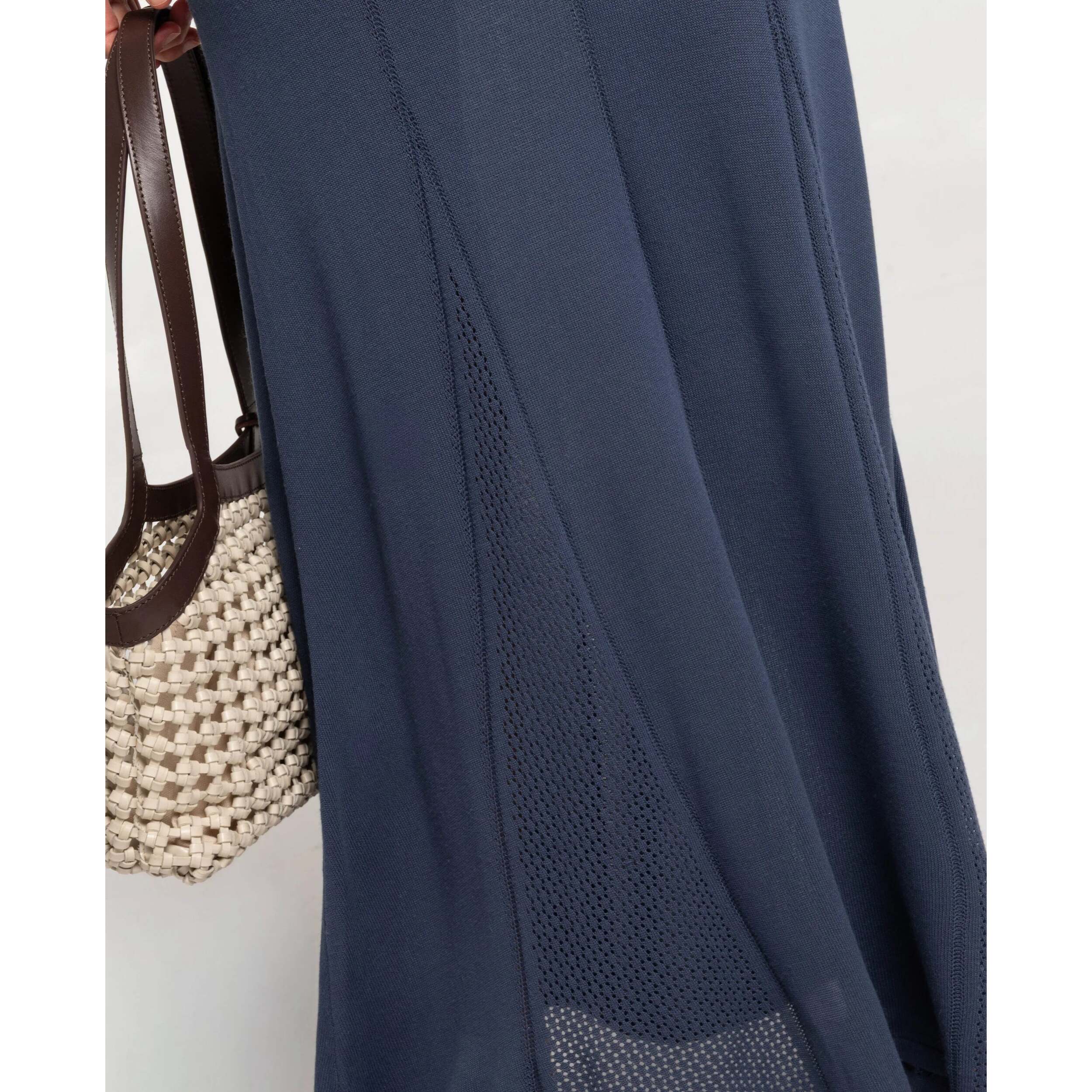 Vestido largo de punto con godets