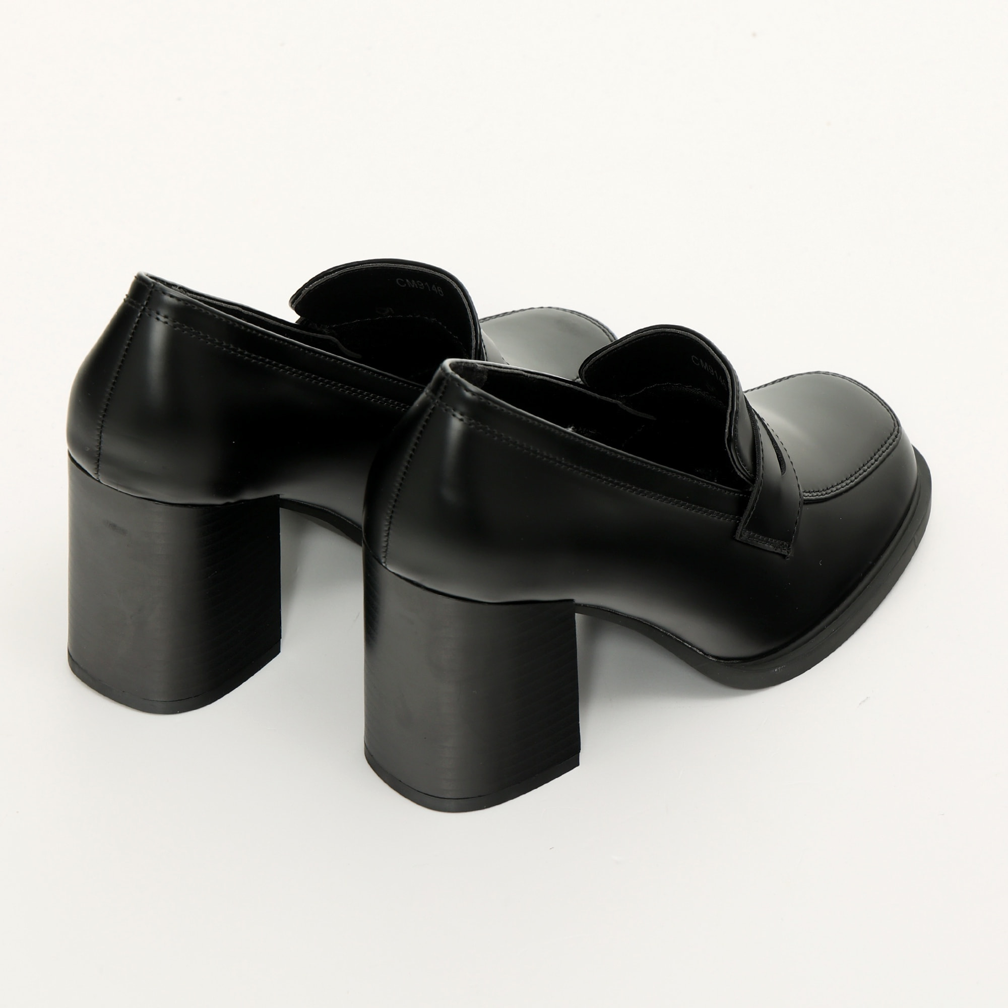 Mocassini in simil pelle con tacco comodo quadrato