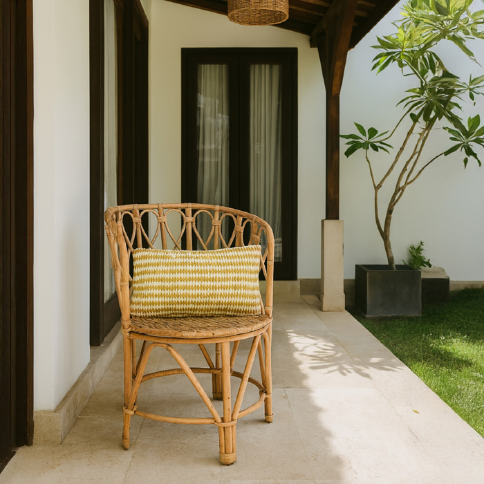 Fauteuil en rotin tressé avec coussin curcuma KATAVI