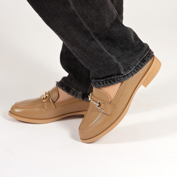 Mocassini in simil pelle con dettaglio color oro