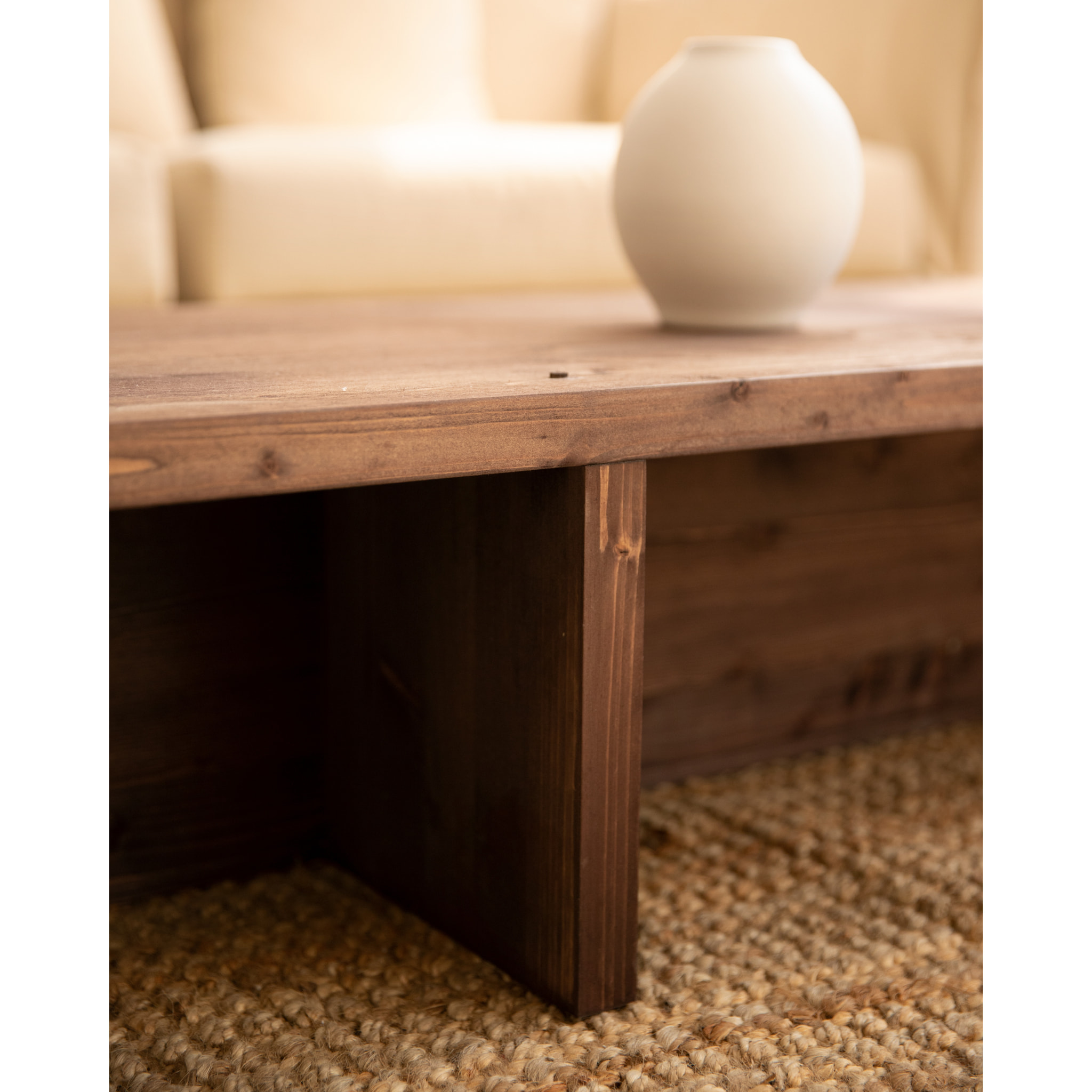 Table basse en bois massif ton noyer 124x27cm Hauteur: 27 Longueur: 123.5 Largeur: 46.6