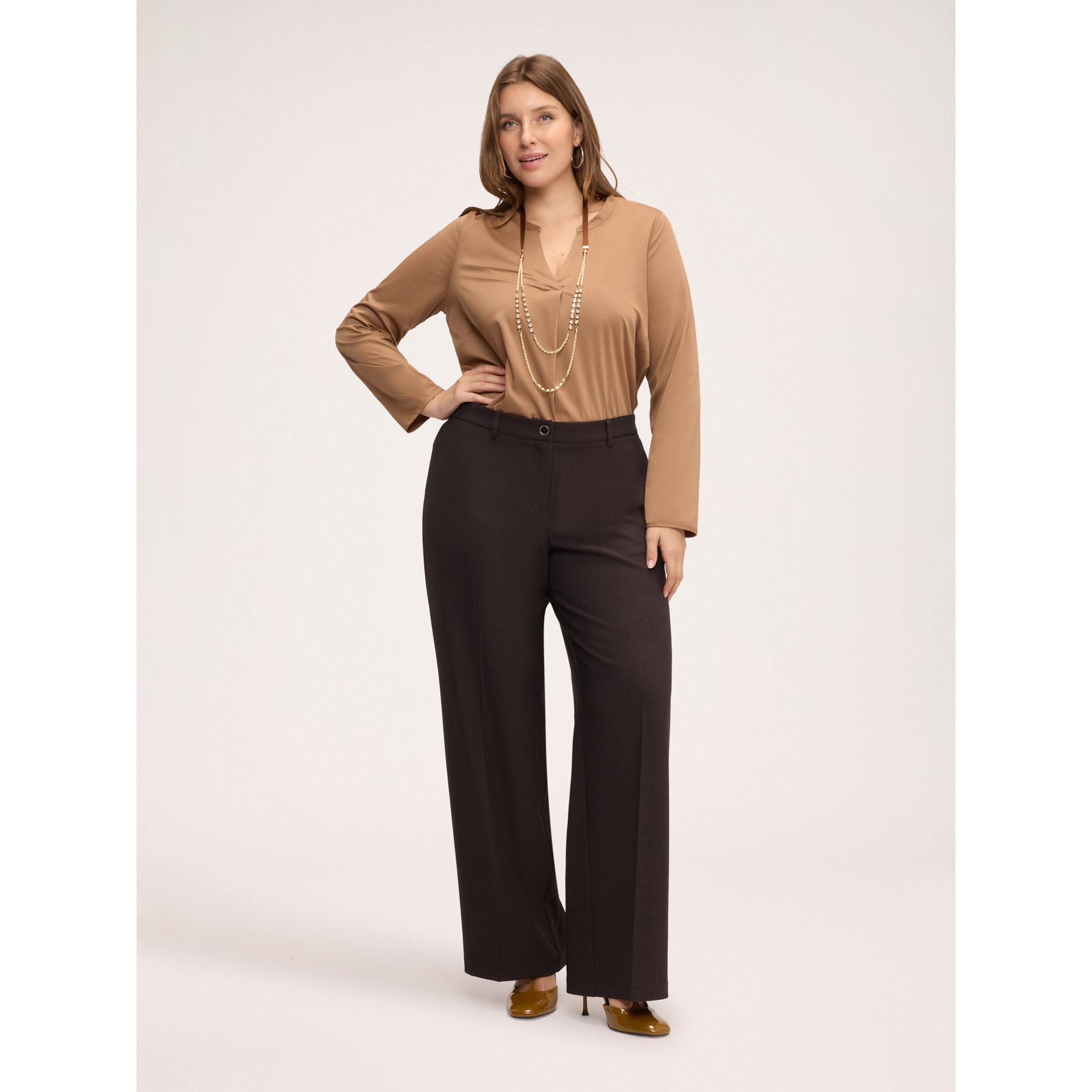 Fiorella Rubino - Blusa in raso con scollo a V - Marrone