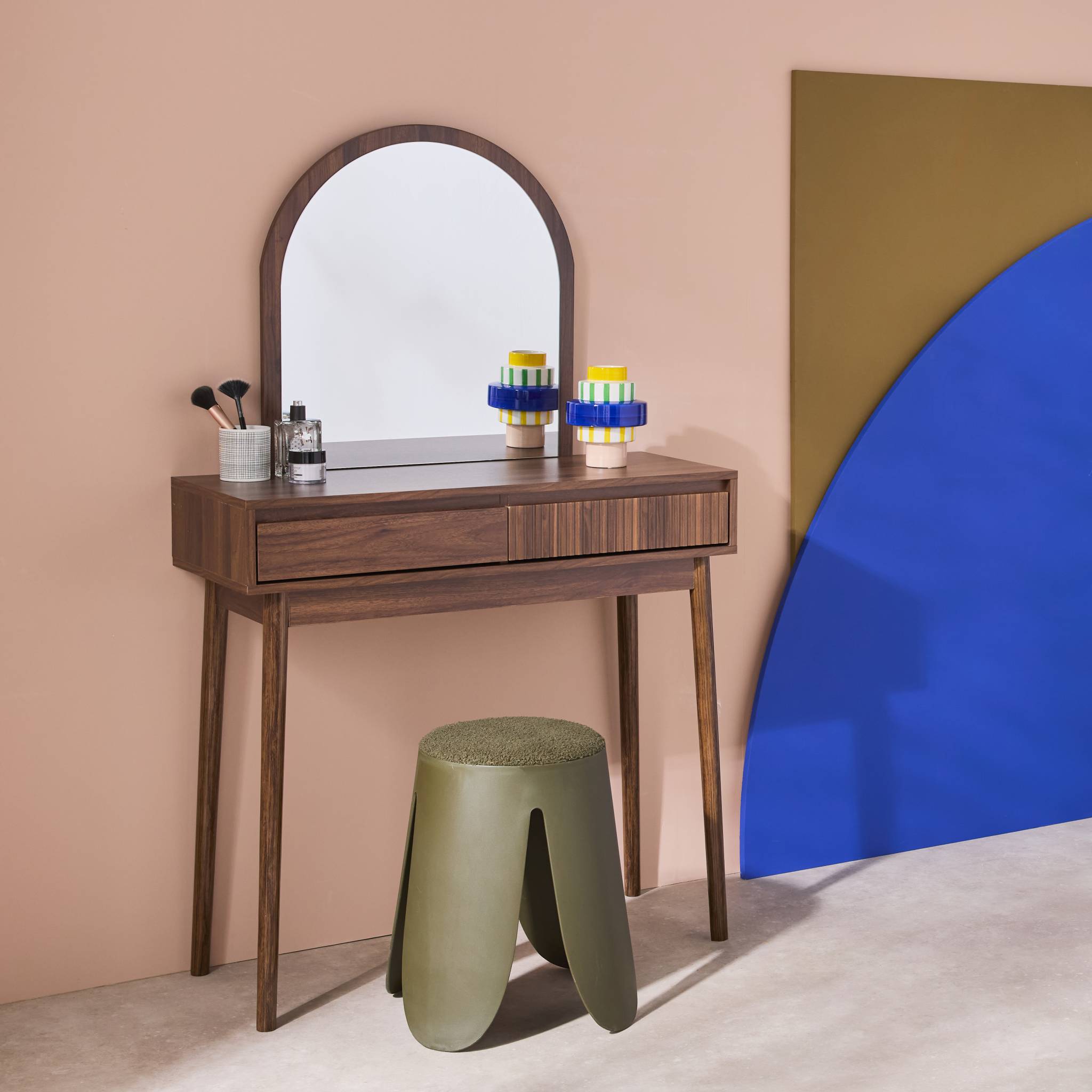 Coiffeuse décor bois LINEAR miroir arrondi 2 tiroirs 90 cm. façade striée. Noyer