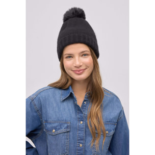 Cappello con pompon nero
