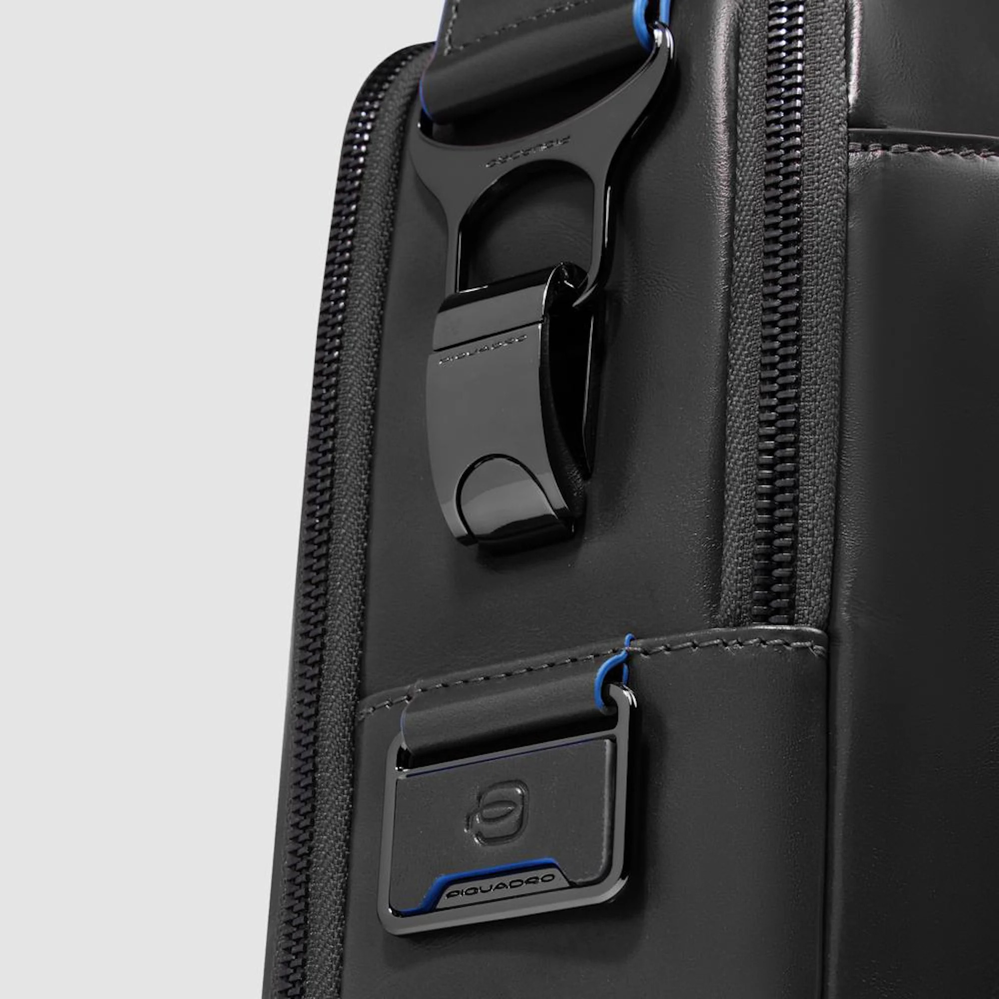 Piquadro Borsa porta pc e iPad®Pro 12,9” in pelle personalizzabile con protezioni antiurto e RFID