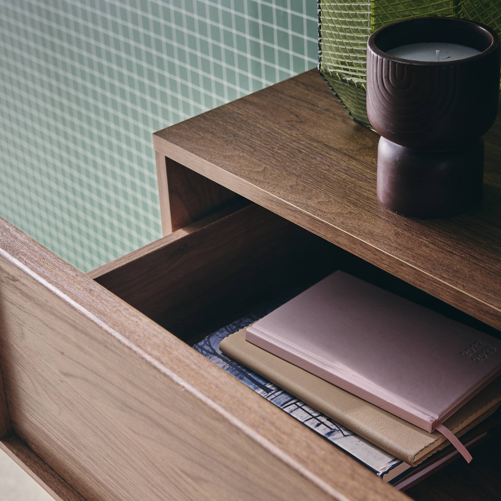 Commode chiffonnier noyer 4 tiroirs effet bois - L 48 x P 43 x H 98.5cm - Kuba