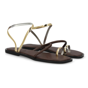 Sandalia plana moderna tiras metálicas