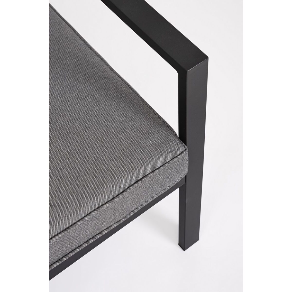 Set salotto HILDE con 1 divano, 2 poltroncine e 1 tavolino in alluminio antracite, con cuscini