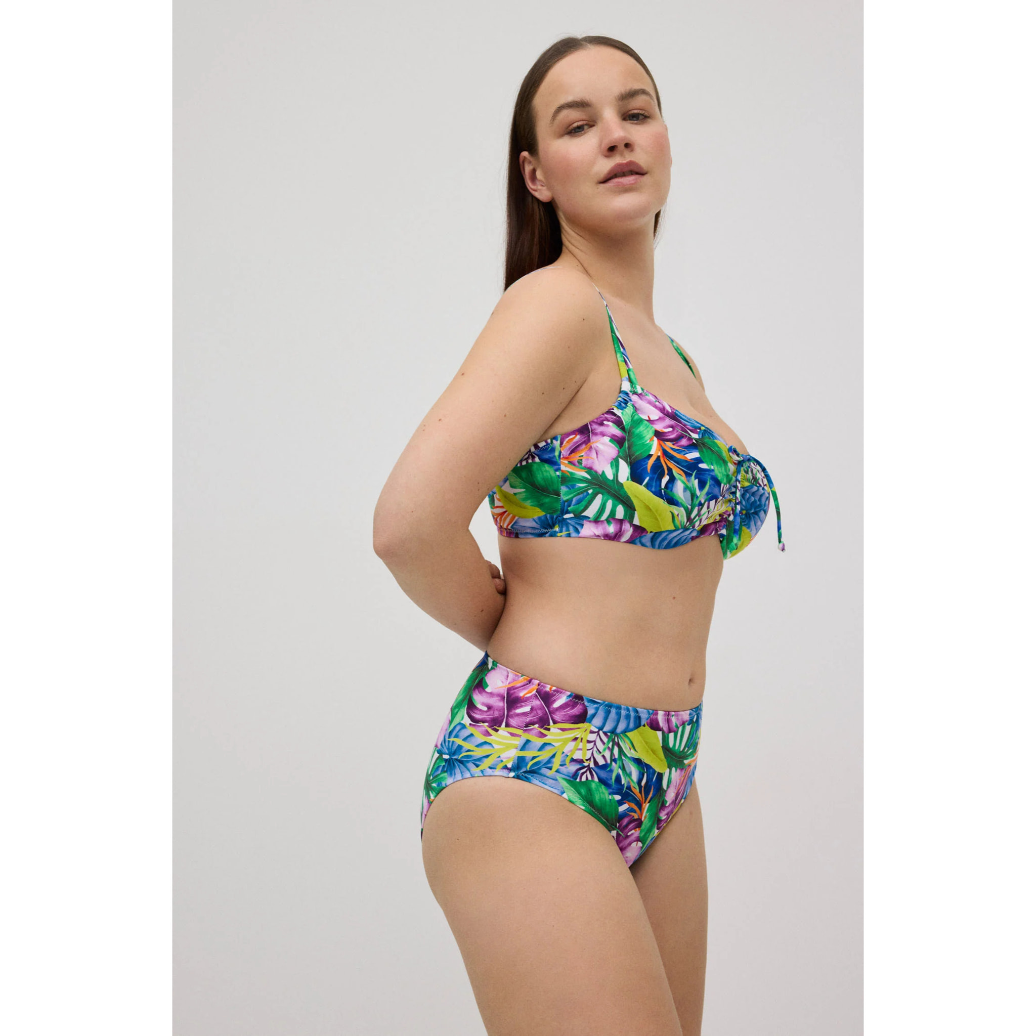 Slip bikini molto riducente con stampa tropicale