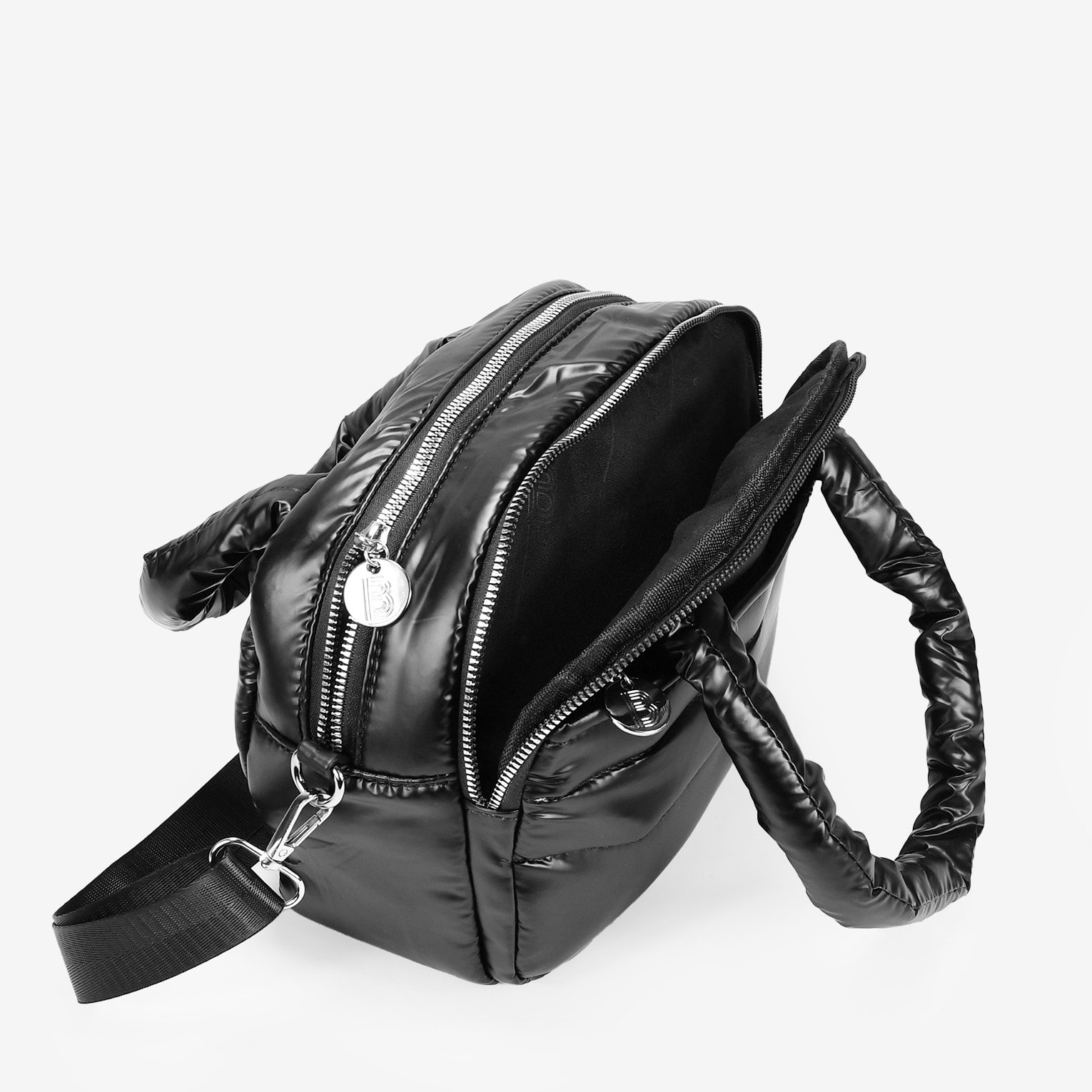 Bolso negro acolchado con doble cremallera