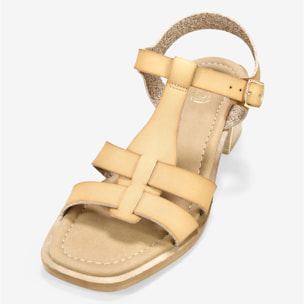 Sandalias de tacón beige con hebilla