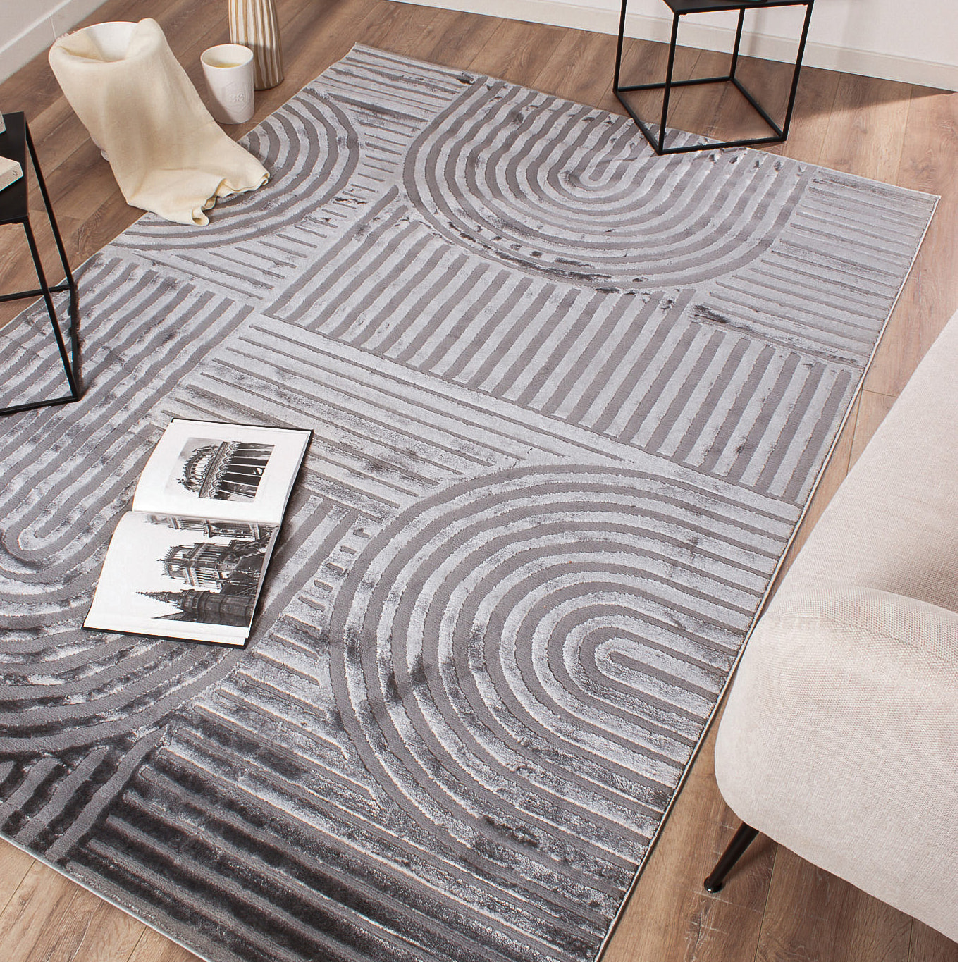 BIANCA - Tapis motif en relief gris