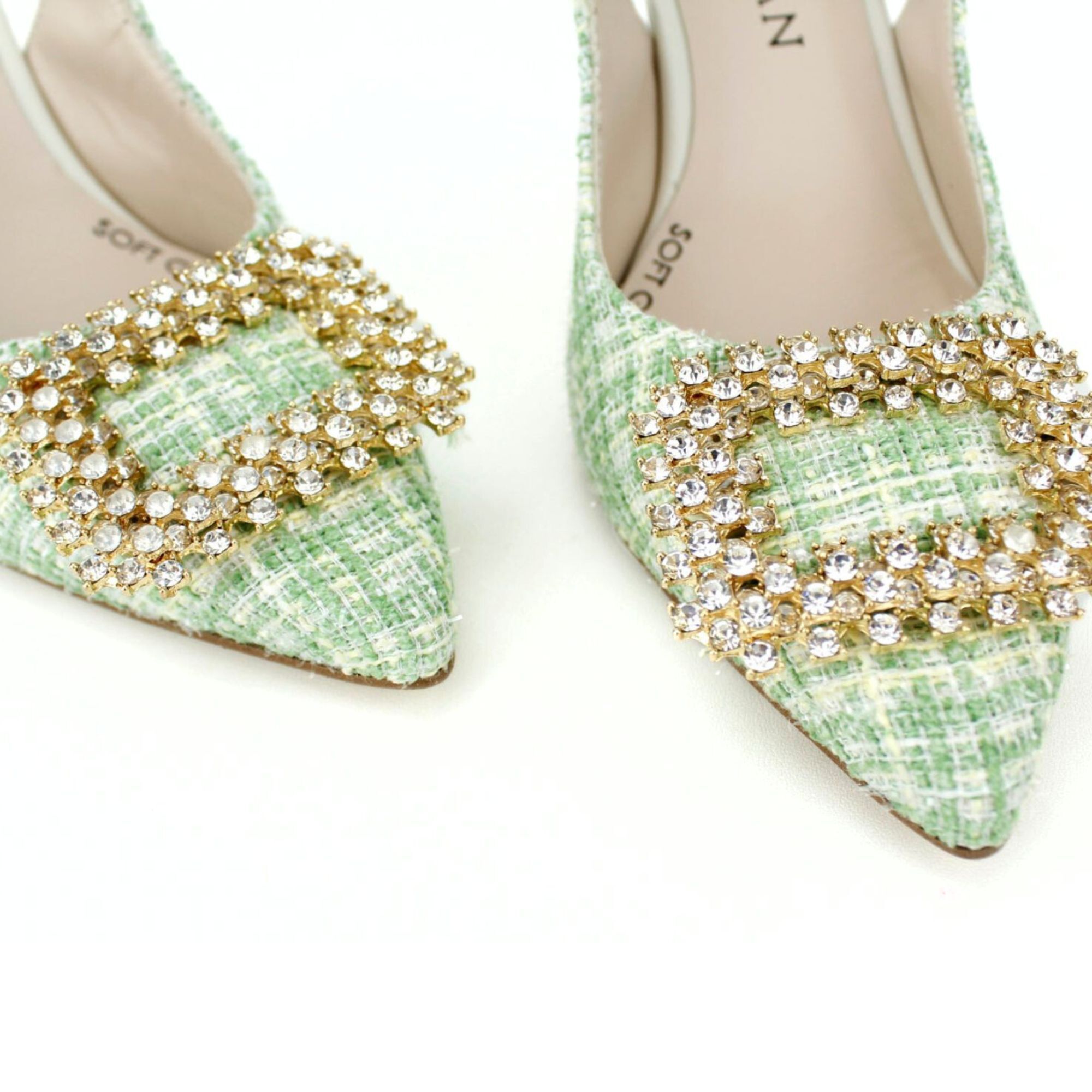 Salón destalonado en chanel verde. Tacón fino de 9 cm