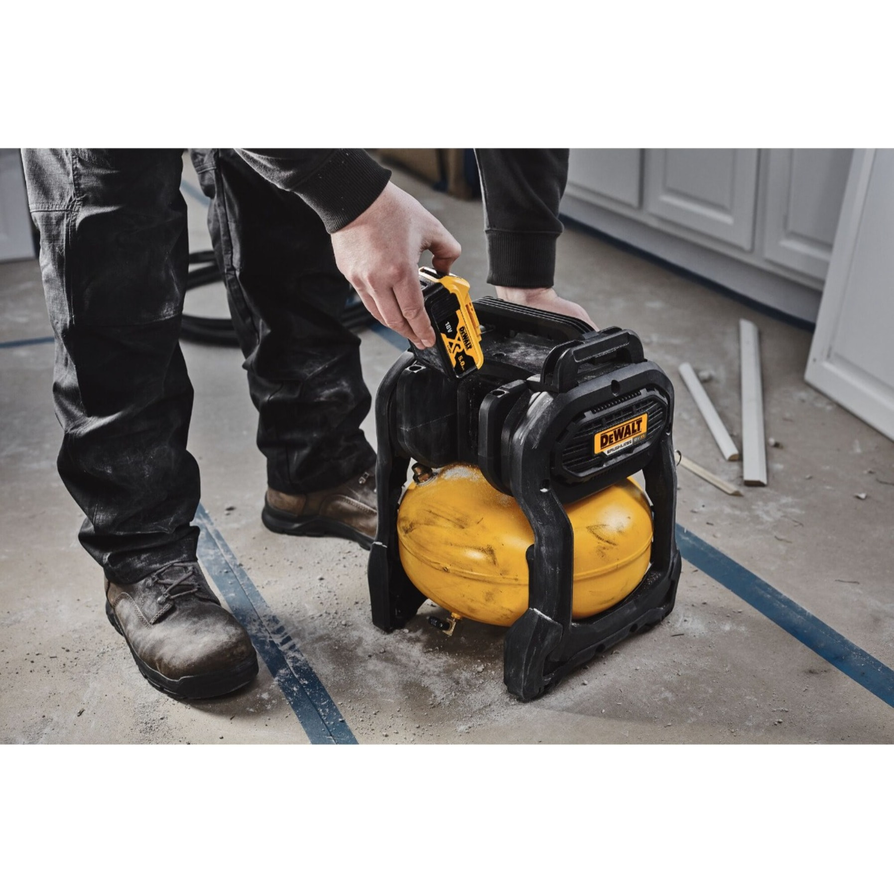 Compresseur DEWALT 10L XR 18V ADVANTAGE - sans batterie ni chargeur - DCC1018N-XJ