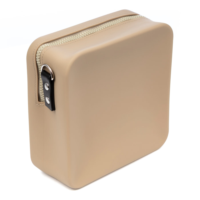 Cuerpo bolso bandolera cuadrado de silicona.