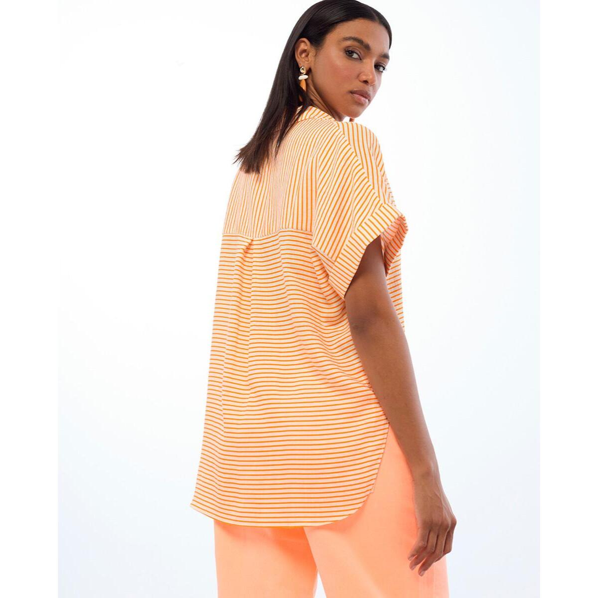 Maglietta a maniche corte con righe orizzontali