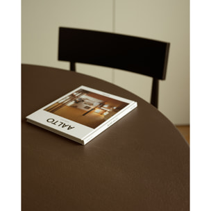 Table de salle à manger ronde en microciment ton marron en différentes tailles