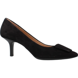 Salones Mujer de la marca GEOX  modelo D56YBC 00021 NEGRO