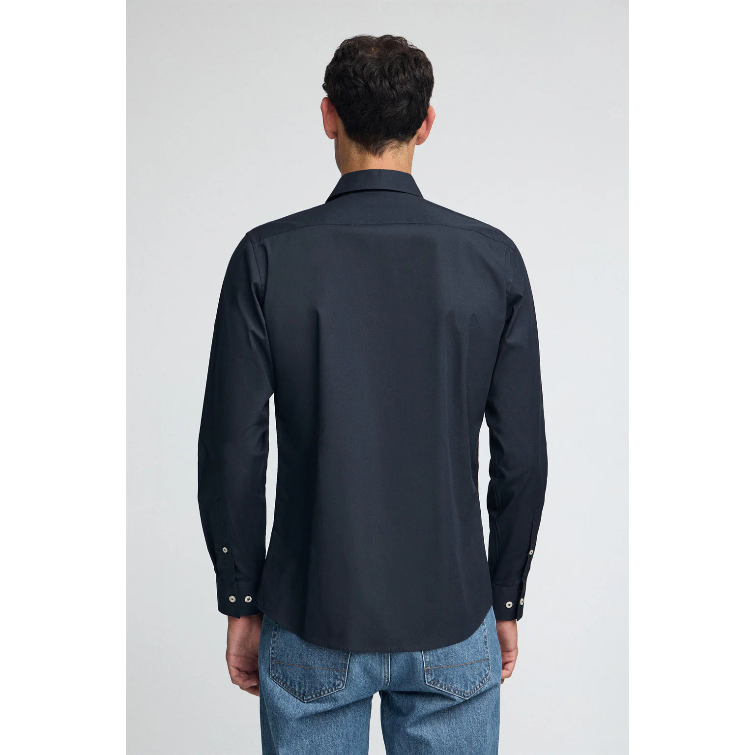 Camisa azul marino de corte slim y cuello italiano con logo Polo Club