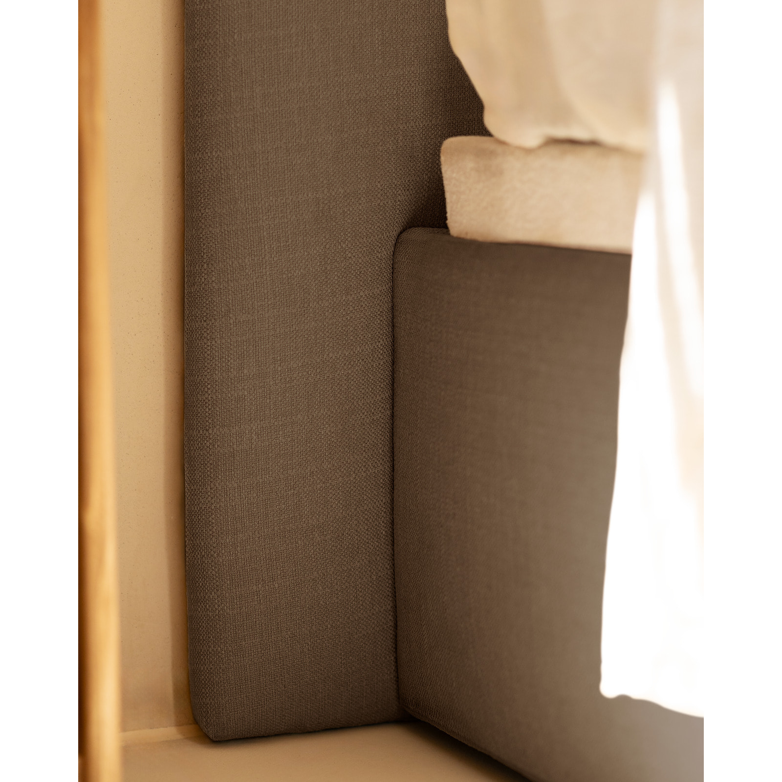 Lit coffre en ton gris foncé pour les sommiers en différentes tailles