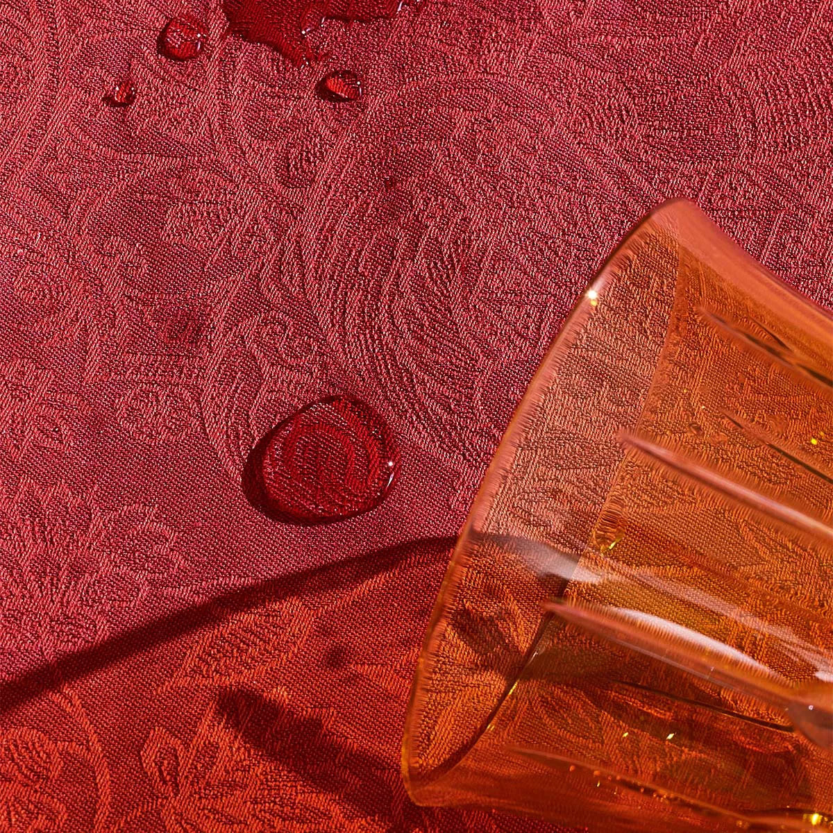 Nappe anti tache pur coton motif jacquard Alexandria rubis