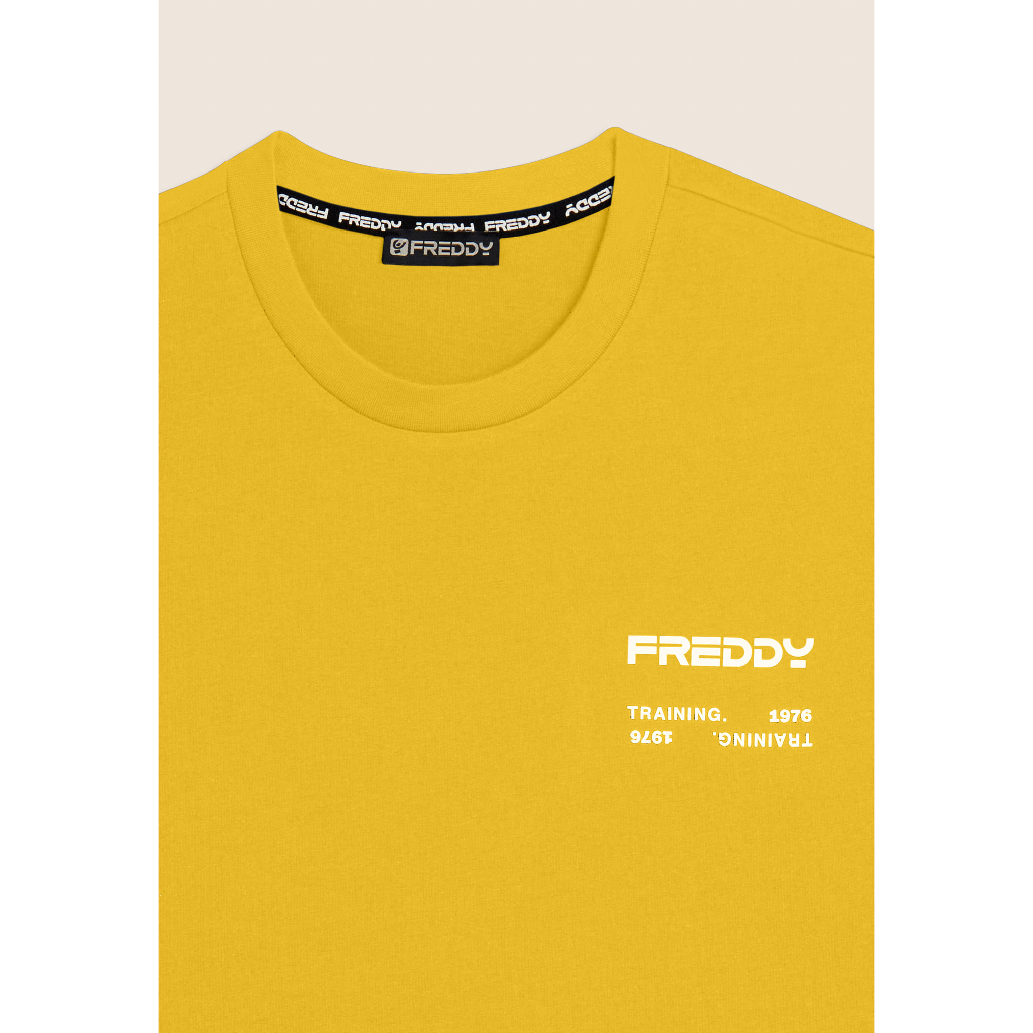 T-shirt in cotone con logo effetto gommato