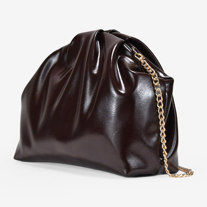 Bolso de mano marrón con boquilla
