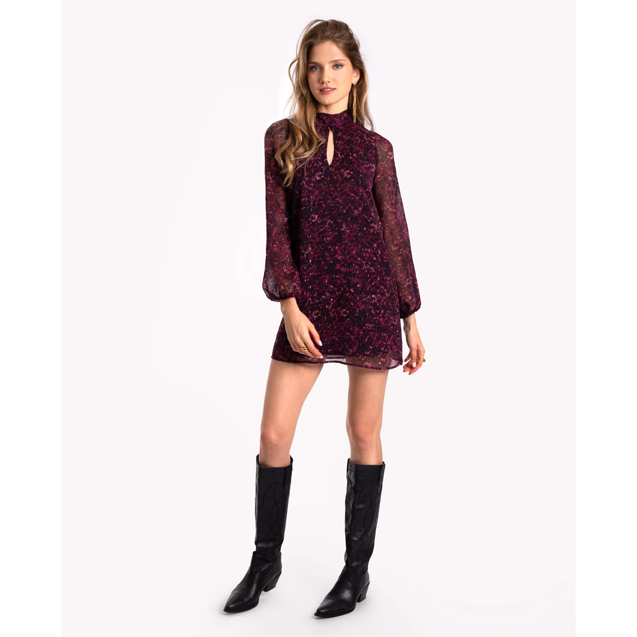 Vestido corto con lazada al cuello