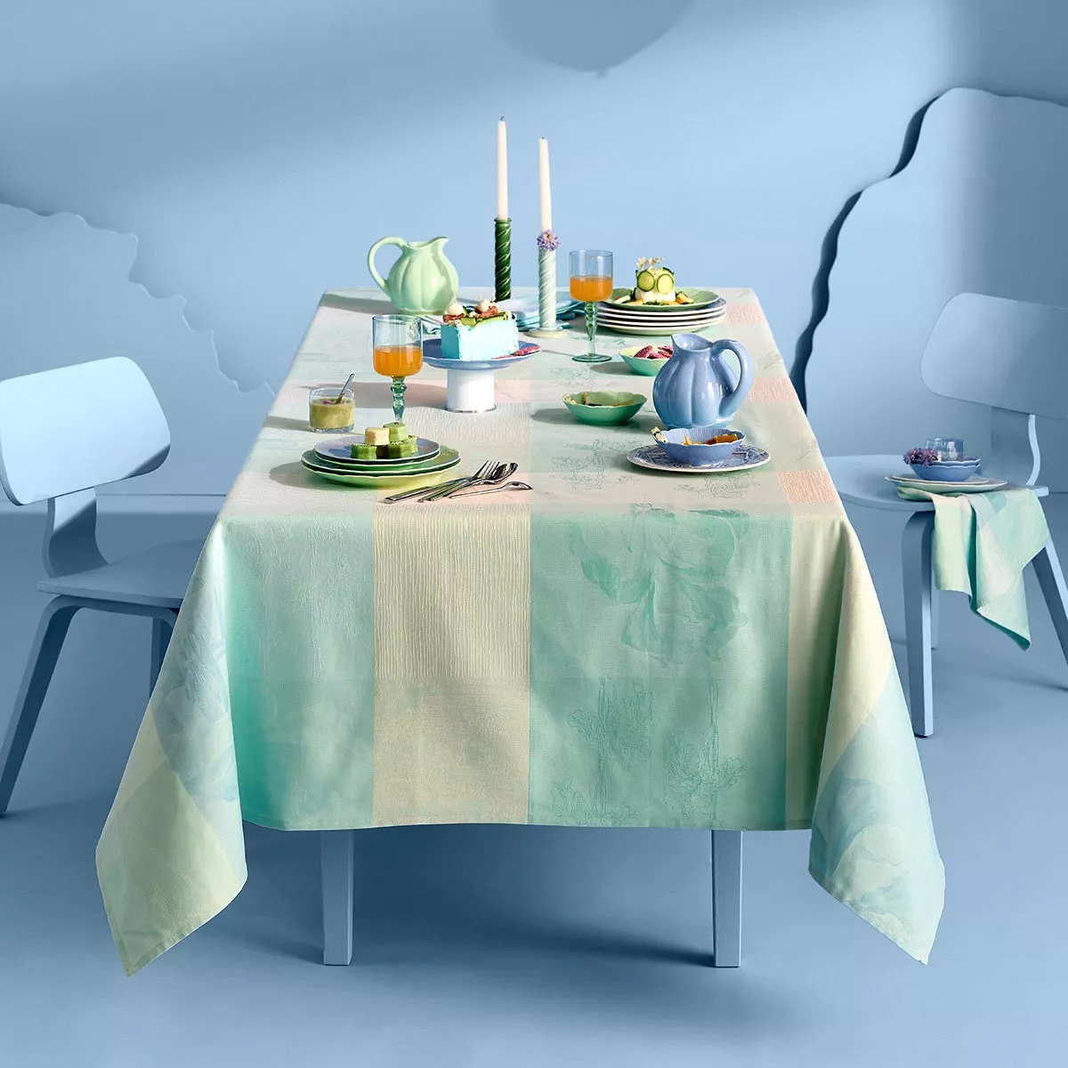 Nappe pur coton enduit 220 g/m² motif jacquard bleu beige Mille iris d'eau aqua