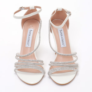 Sandali in simil pelle con tacco a rocchetto e fasce ricoperte di strass