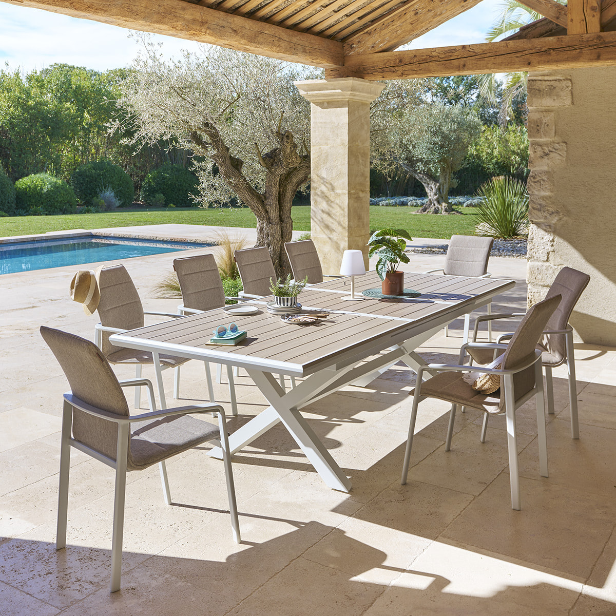 Table de jardin extensible "Axiome" en aluminium lin & blanc traité époxy 10 places