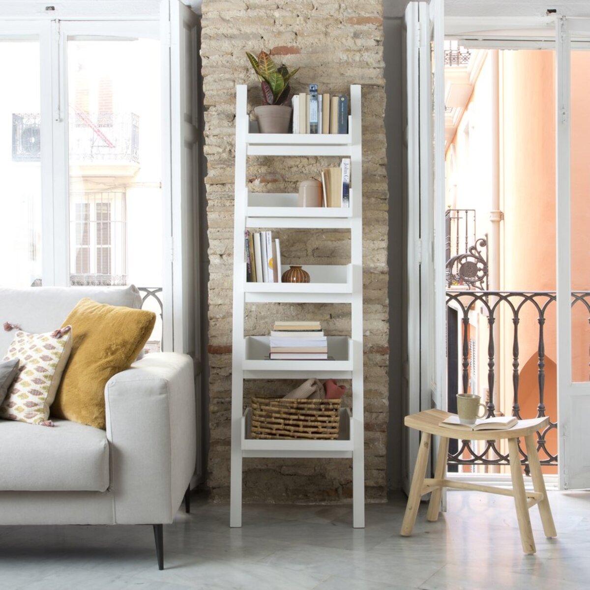 Étagère Bassay -bois massif et panneau de mdf-couleur laqué blanc mat 53 x 185 x 43 cm