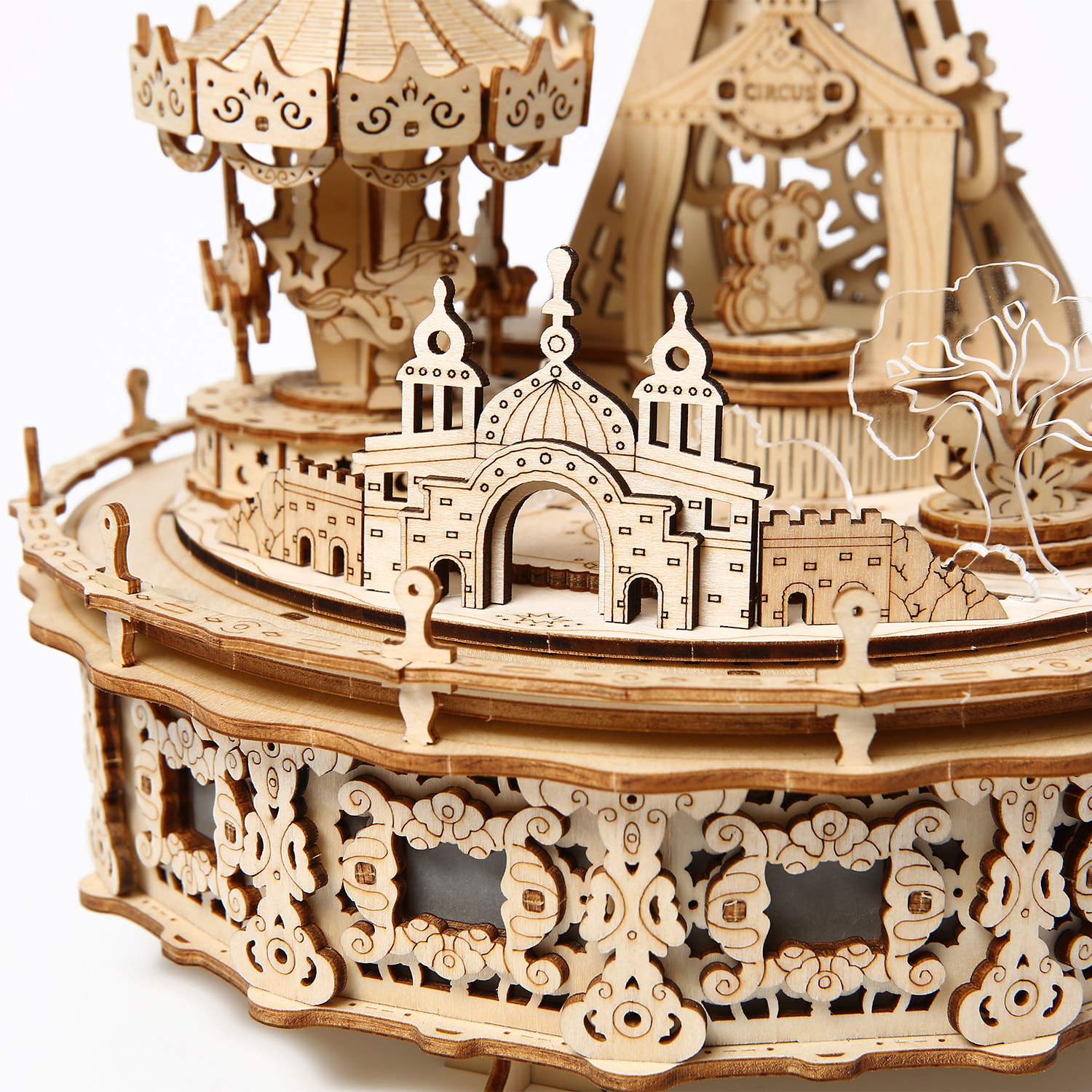 Modello in legno 3D, con movimento meccanico design Parco divertimenti da sogno con luce e musica. 370 pezzi.