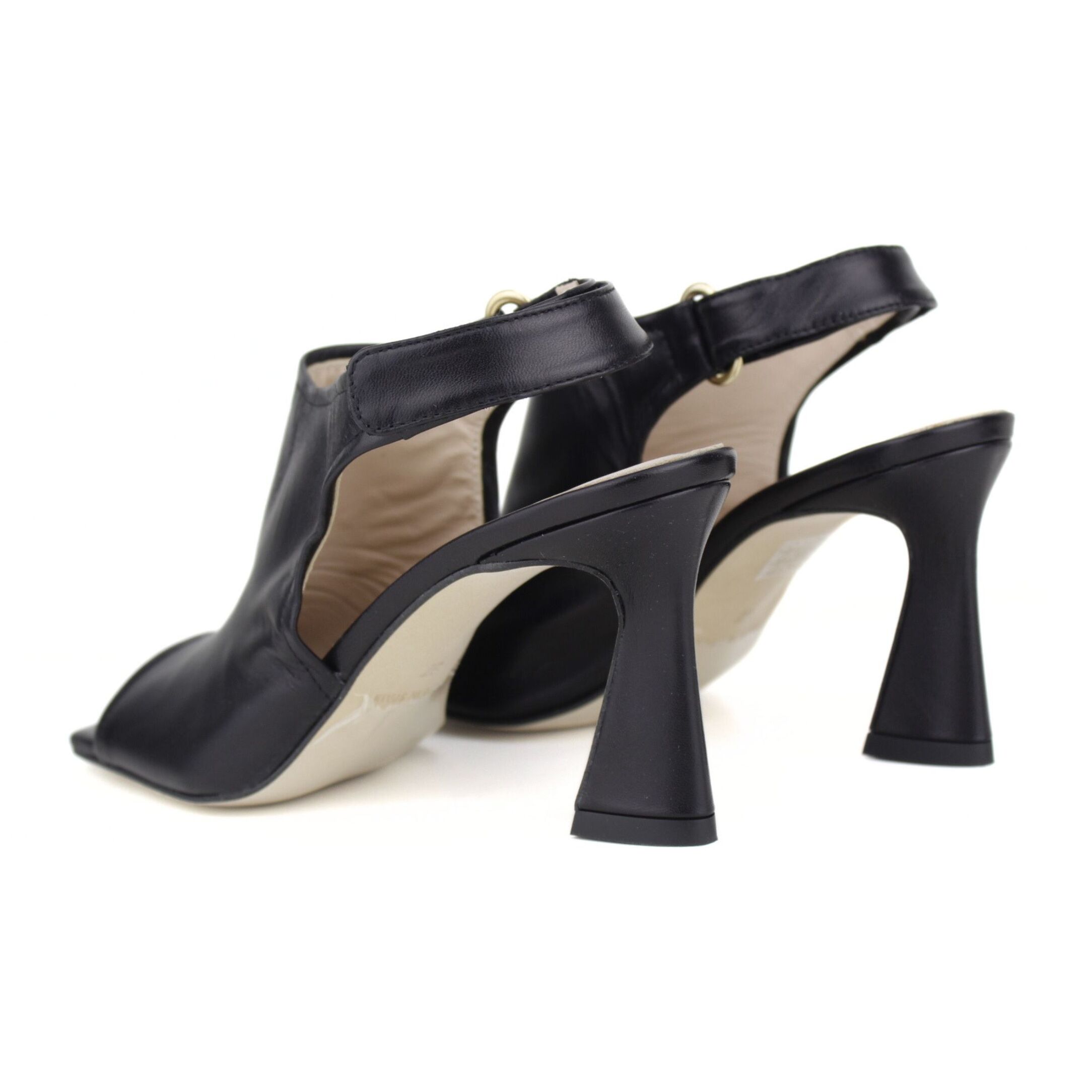 Sandalias estilo botín abierto. Tacón de 7 cm