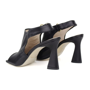 Sandalias estilo botín abierto. Tacón de 7 cm